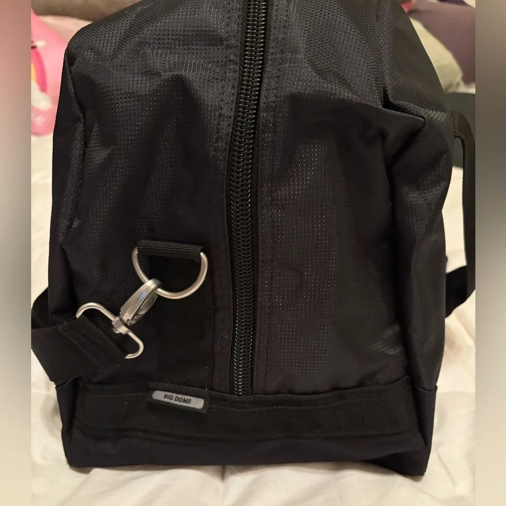 OGIO LARGE DUFFEL BAG GYM BAG TRAVEL BAG NEW